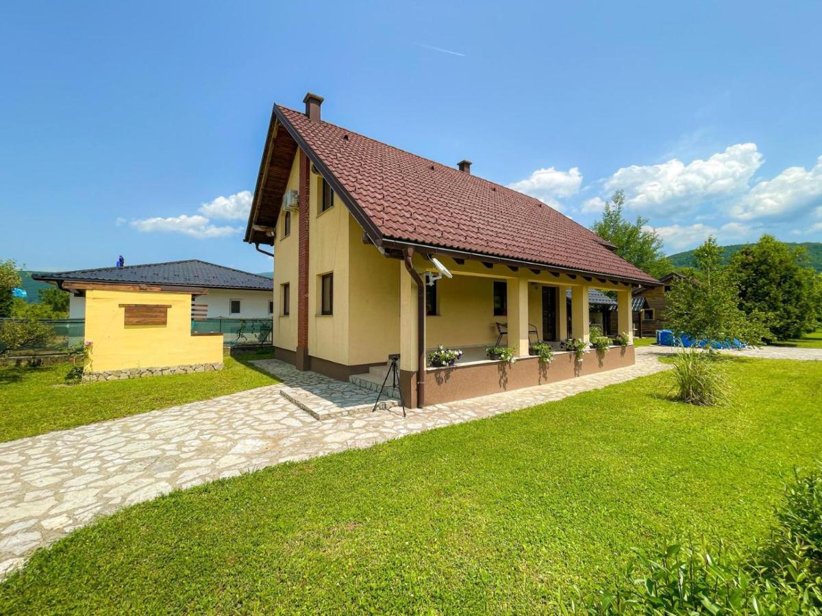 Holiday Home Avita Bihać Eksteriør bilde